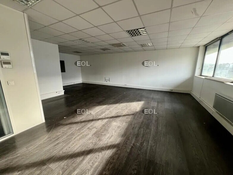 Local d’activités dans Saint-Denis à louer - Photo intérieure – Image 3 sur 12
