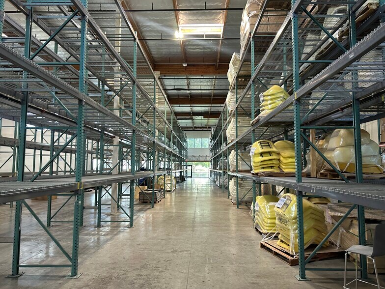 301 Todd Ct, Oxnard, CA à louer - Photo de l’immeuble – Image 2 sur 9