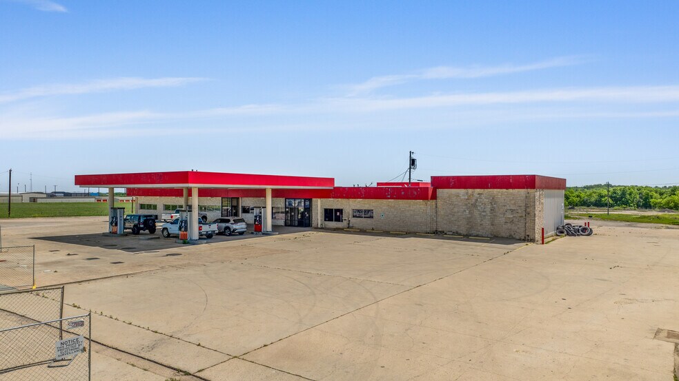 15881 Ih 35, Salado, TX à louer - Photo principale – Image 1 sur 9