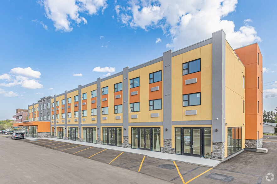 15025 111 Ave NW, Edmonton, AB à louer - Photo de l’immeuble – Image 3 sur 14