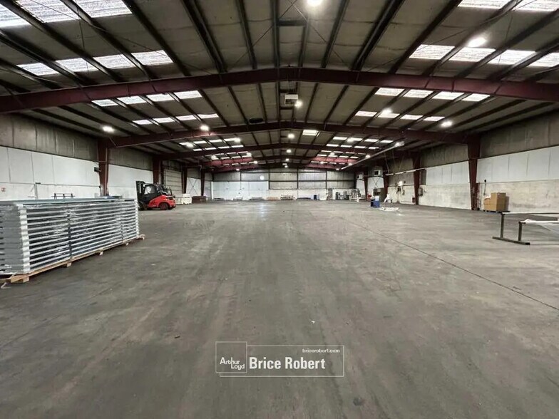 Local d’activités dans Brignais à louer - Photo de l’immeuble – Image 2 sur 4