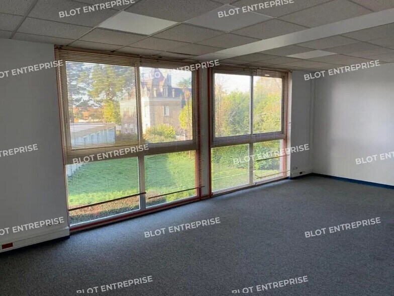 Bureau dans Quimper à louer - Photo de l’immeuble – Image 2 sur 7