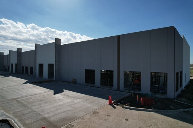 Plus de détails pour 19150 Marketplace Ave, Kyle, TX - Industriel/Logistique à louer