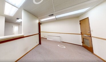10625 W North Ave, Milwaukee, WI à louer Numérisation 3D Matterport– Image 1 sur 5