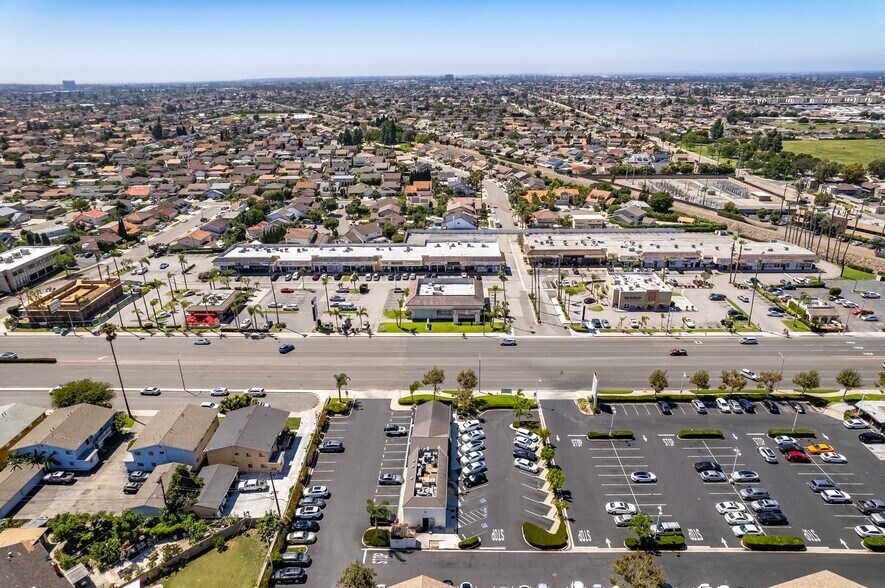 15521-15691 Brookhurst St, Westminster, CA à louer - Photo de l’immeuble – Image 2 sur 2
