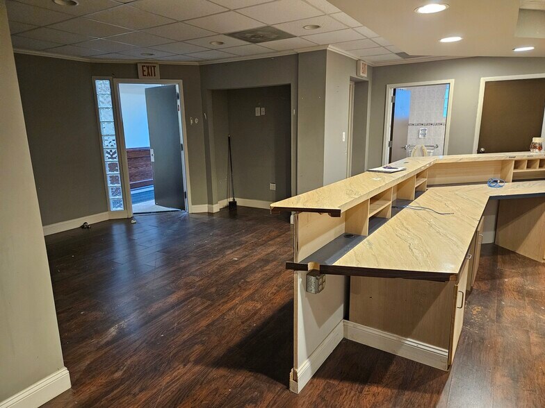 164 Commack Rd, Commack, NY à louer - Photo de l’immeuble – Image 1 sur 31