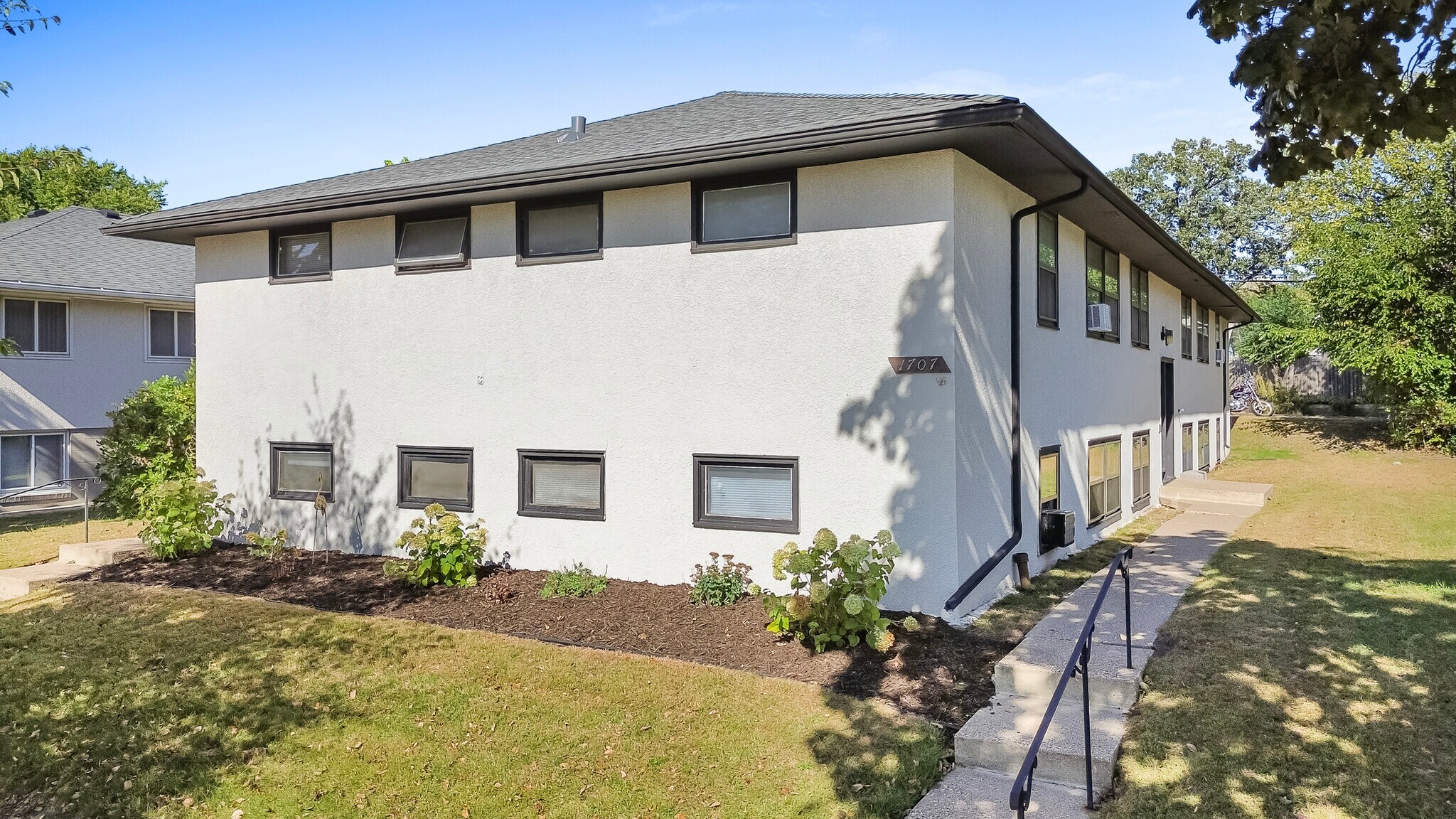 1715 Thomas Ave, Saint Paul, MN à vendre Photo de l’immeuble– Image 1 sur 23