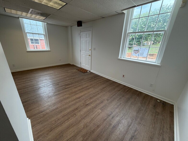 131 W 2nd St, Rutherfordton, NC à louer - Photo intérieure – Image 2 sur 13