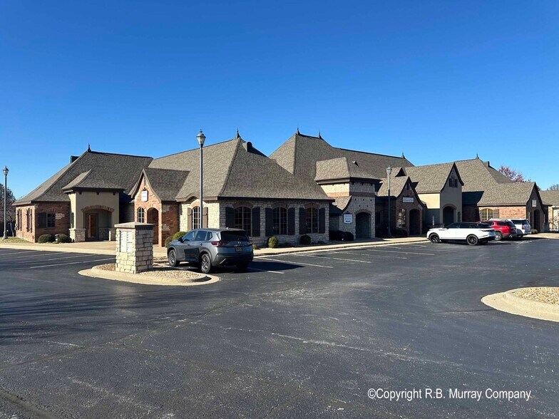 1135 E Lakewood, Springfield, MO à vendre - Photo de l’immeuble – Image 2 sur 36