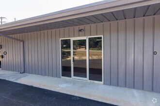 691 La Buena Vista Dr, Wimberley, TX à louer Photo de l’immeuble– Image 1 sur 5