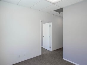 16 Technology Dr, Irvine, CA à louer Photo intérieure– Image 1 sur 8