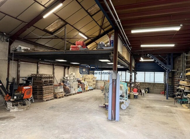 Plus de détails pour Local d’activités à vendre