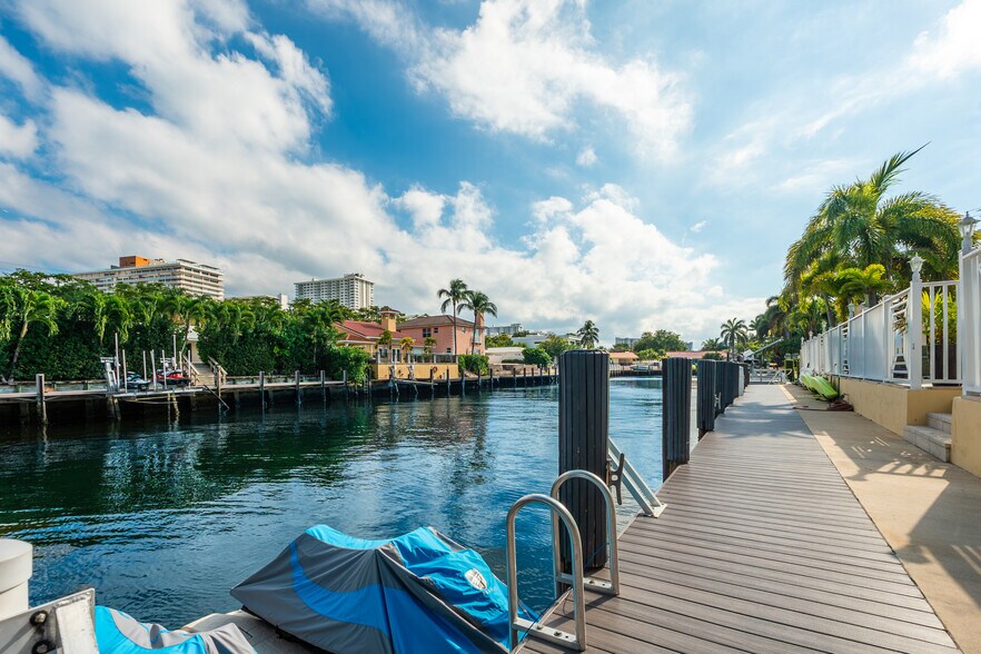 56 Fort Royal Isle, Fort Lauderdale, FL à vendre - Photo de l’immeuble – Image 3 sur 15