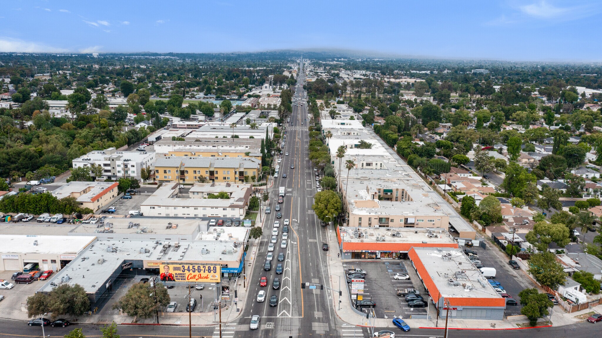 6100 Reseda Blvd, Tarzana, CA à louer Photo de l’immeuble– Image 1 sur 8