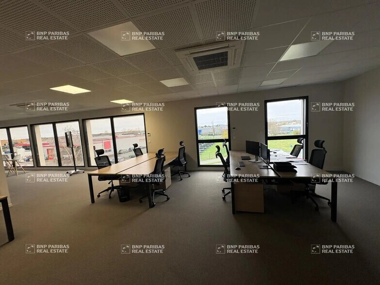 Bureau dans Chargé à louer - Photo intérieure – Image 2 sur 13
