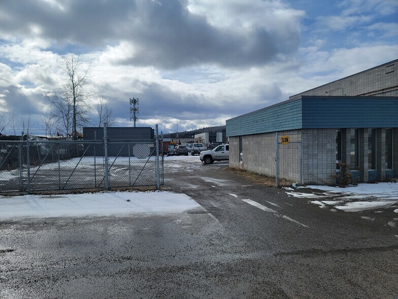 3975 18th Av, Prince George, BC à vendre - Photo de l’immeuble – Image 2 sur 12