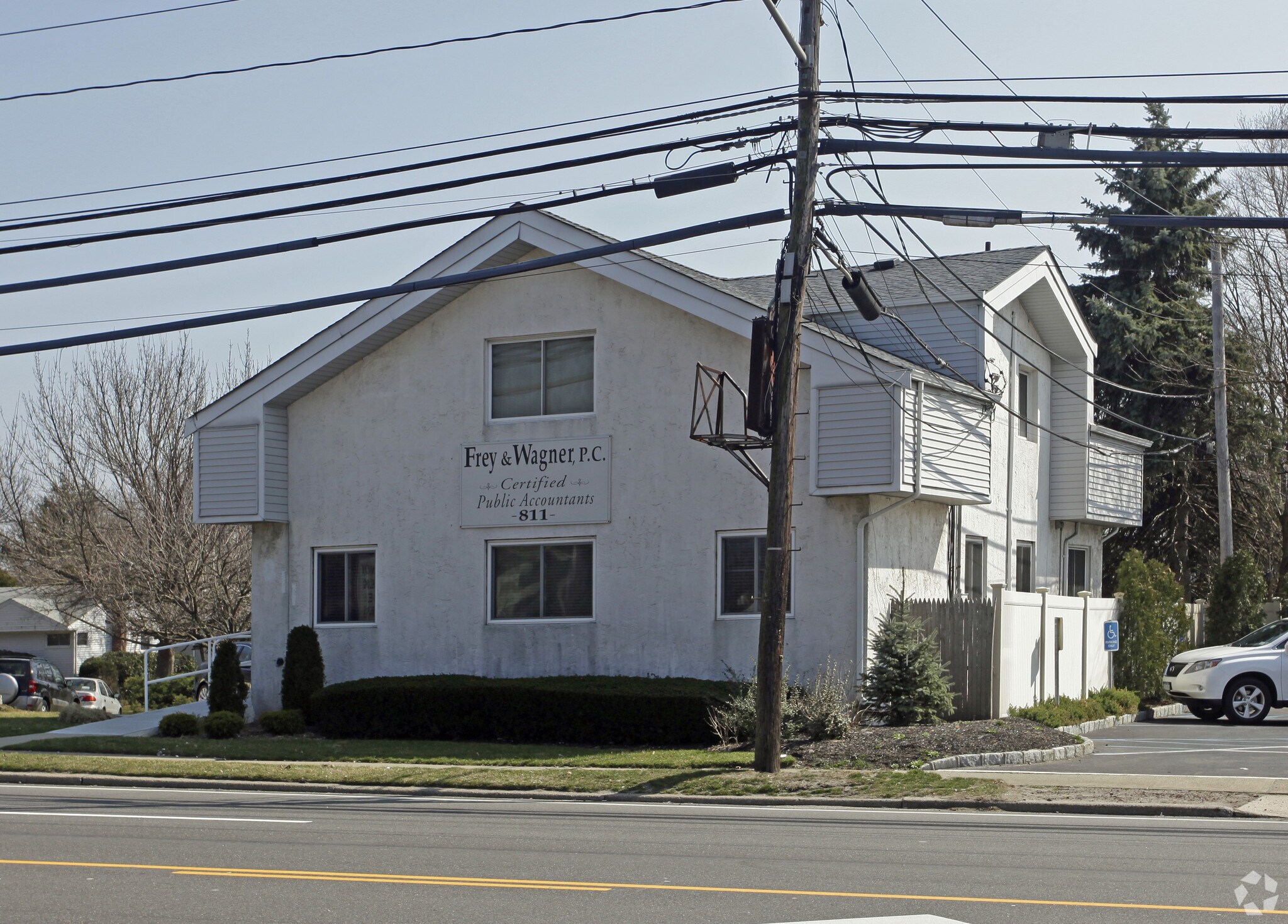 811 Old Country Rd, Plainview, NY à louer Photo principale– Image 1 sur 19