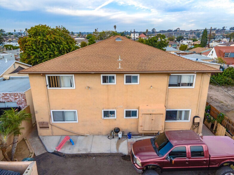 1121 E 6th St, National City, CA à vendre - Photo de l’immeuble – Image 3 sur 23
