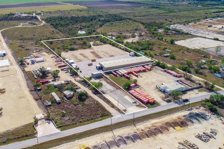 8163 Old Bastrop Rd, New Braunfels, TX à vendre - Photo de l’immeuble – Image 2 sur 29