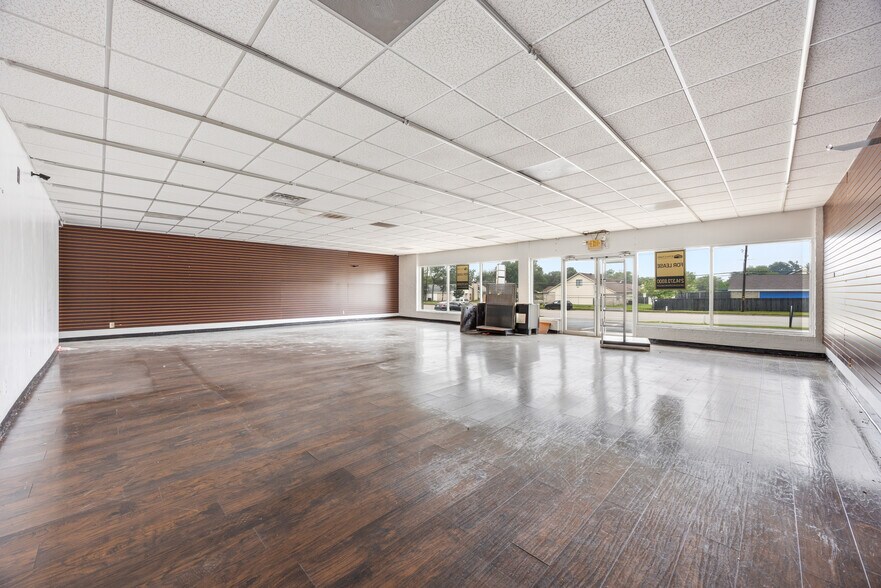 1320-1326 Bedford Rd, Bedford, TX à louer - Photo de l’immeuble – Image 3 sur 14