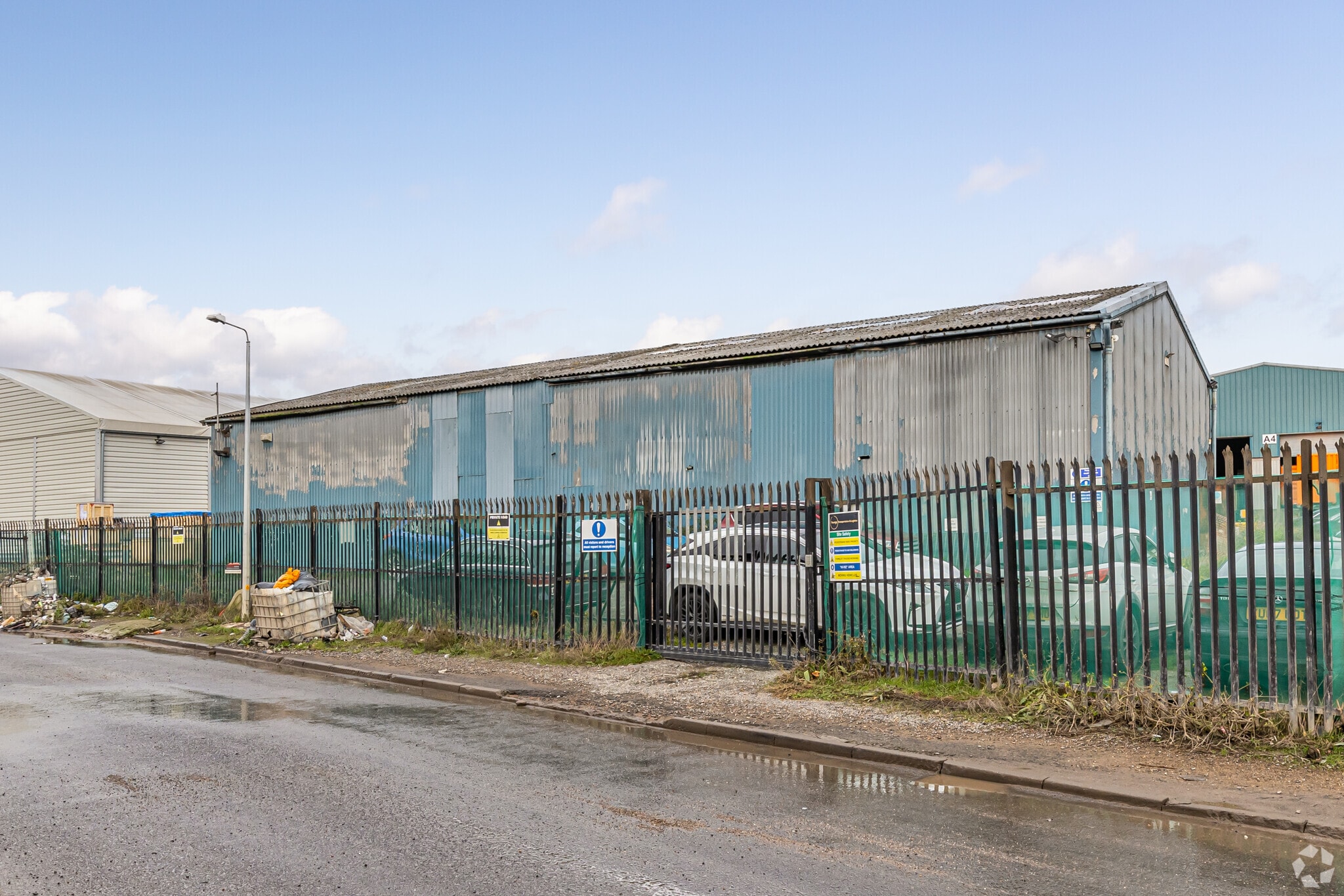 5 Botany Way, Purfleet à louer Photo principale– Image 1 sur 3