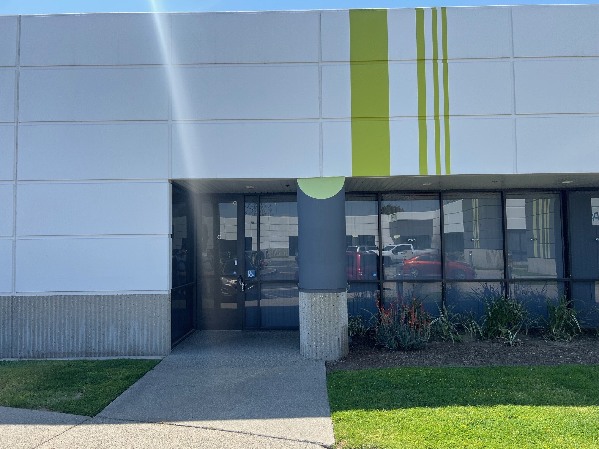 13177 Ramona Blvd, Irwindale, CA à louer Photo principale– Image 1 sur 22