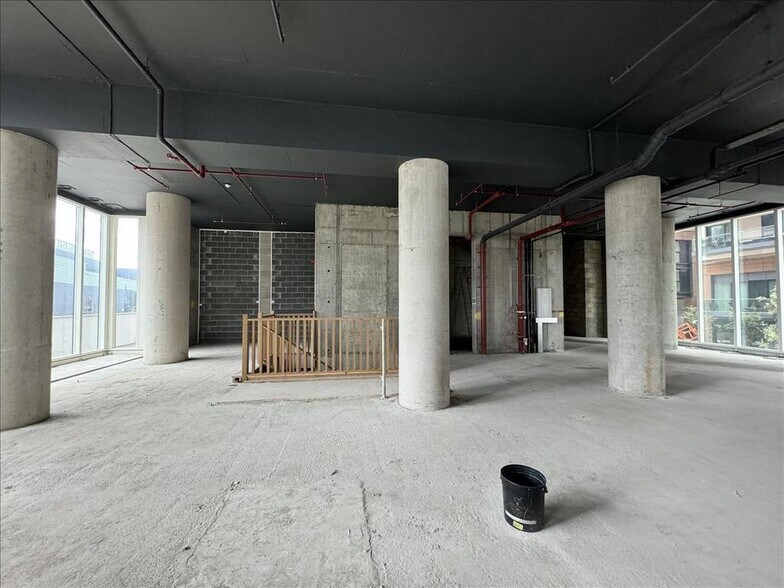 6 Portal Way, Londres à louer - Photo de l’immeuble – Image 3 sur 12