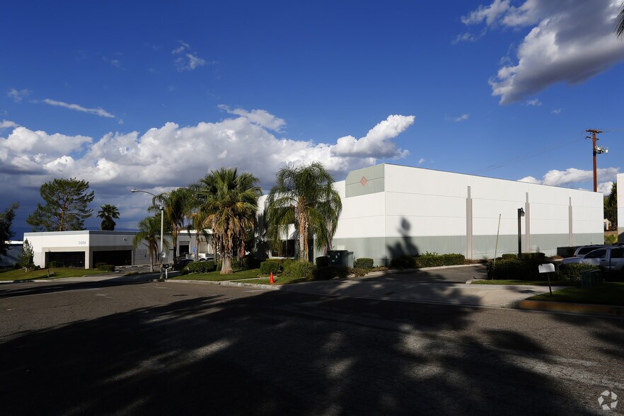 3474 Niki Way, Riverside, CA à louer - Photo de l’immeuble – Image 2 sur 3