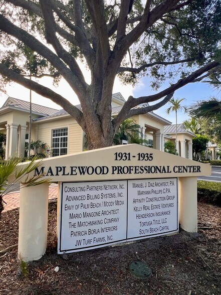 1935 Commerce Ln, Jupiter, FL à vendre - Photo de l’immeuble – Image 3 sur 9