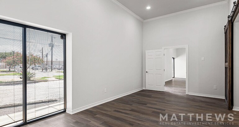 10211 Sommers Dr, San Antonio, TX à louer - Photo de l’immeuble – Image 3 sur 4