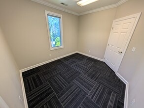 1220 SE Maynard Rd, Cary, NC à louer Photo intérieure– Image 2 sur 2