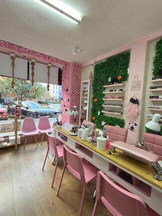 Plus de détails pour Local commercial à louer