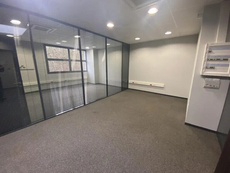 Bureau dans Le Coudray à louer - Photo de l’immeuble – Image 2 sur 15