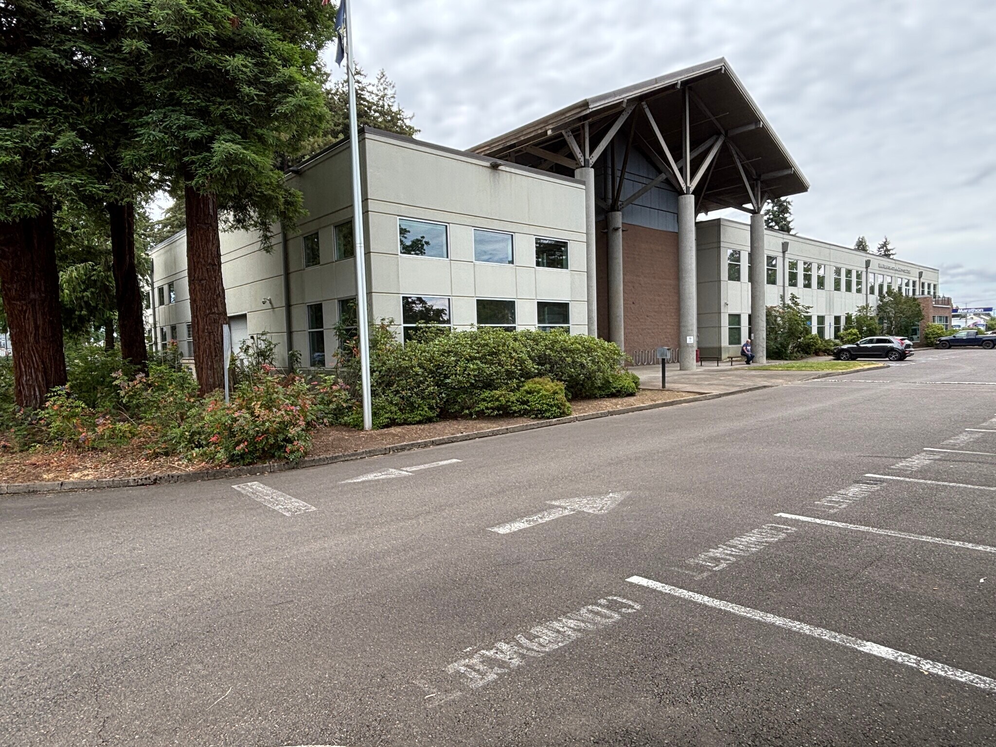 44 Industrial Way, Lebanon, OR à vendre Photo principale– Image 1 sur 3