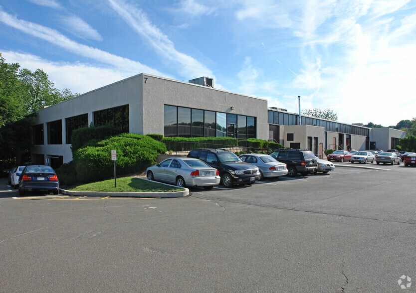 7 Westchester Plz, Elmsford, NY à louer - Photo principale – Image 1 sur 2