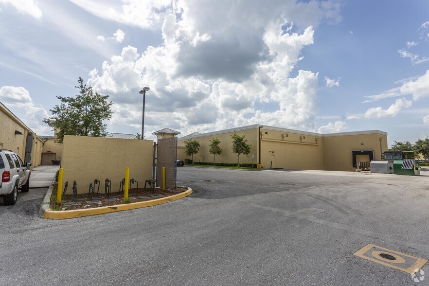 1808 Tamiami Trl, Port Charlotte, FL à louer - Photo de l’immeuble – Image 2 sur 5