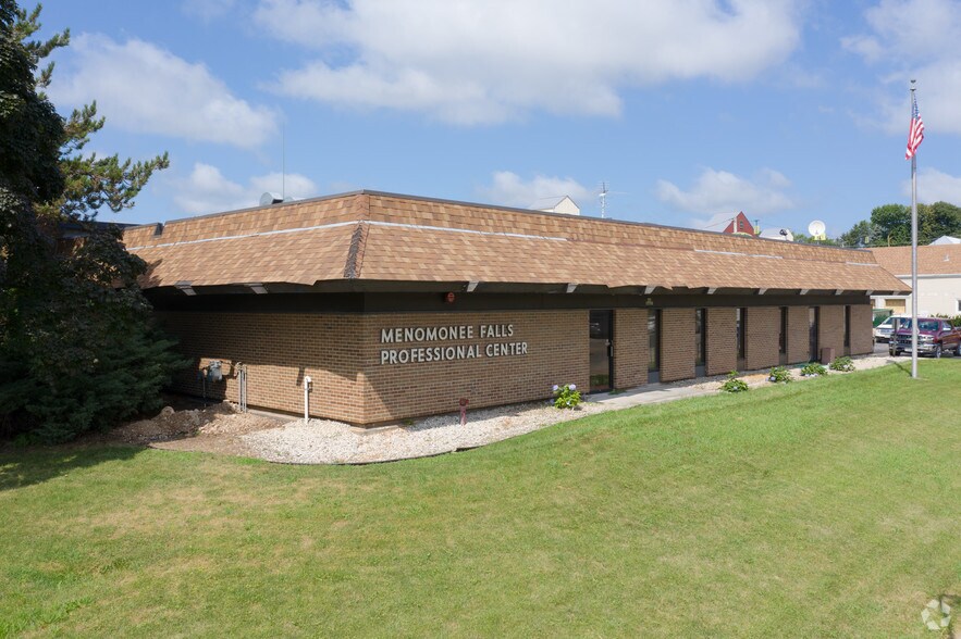 N89W16785 Appleton Ave, Menomonee Falls, WI à louer - Photo de l’immeuble – Image 2 sur 5
