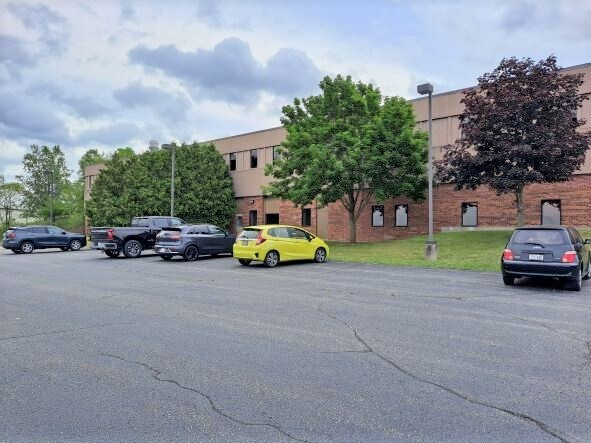 1661 Summit Dr, Fort Atkinson, WI à louer - Photo de l’immeuble – Image 3 sur 14