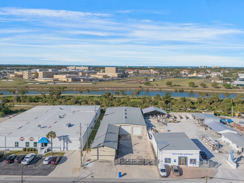 218 Seaboard Ave, Venice, FL à louer - Photo de l’immeuble – Image 2 sur 12