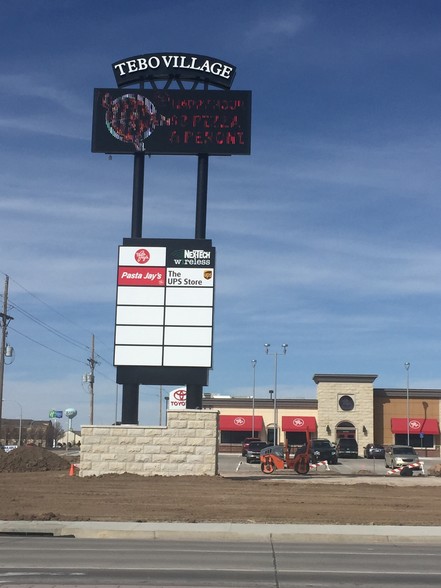 4320 Vine St, Hays, KS à louer - Photo de l’immeuble – Image 2 sur 5