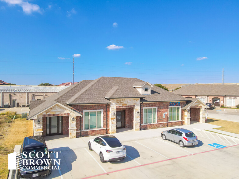 870 Hebron Pky, Lewisville, TX à louer - Photo de l’immeuble – Image 1 sur 22