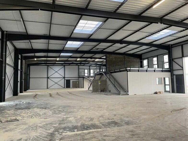 Local d’activités dans Décines-Charpieu à louer - Photo intérieure – Image 2 sur 6