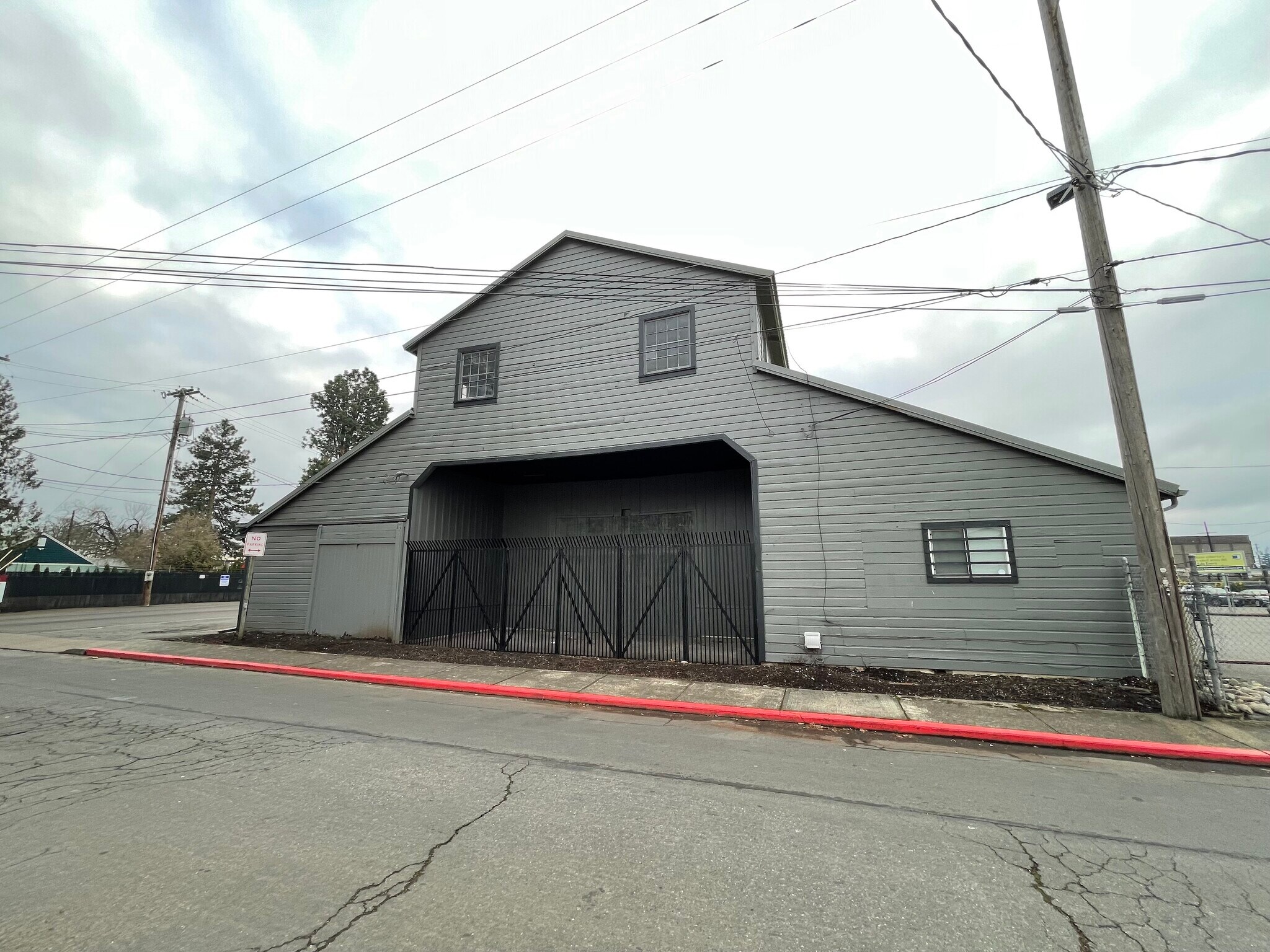 2990 Portland Rd NE, Salem, OR à louer Photo de l’immeuble– Image 1 sur 7
