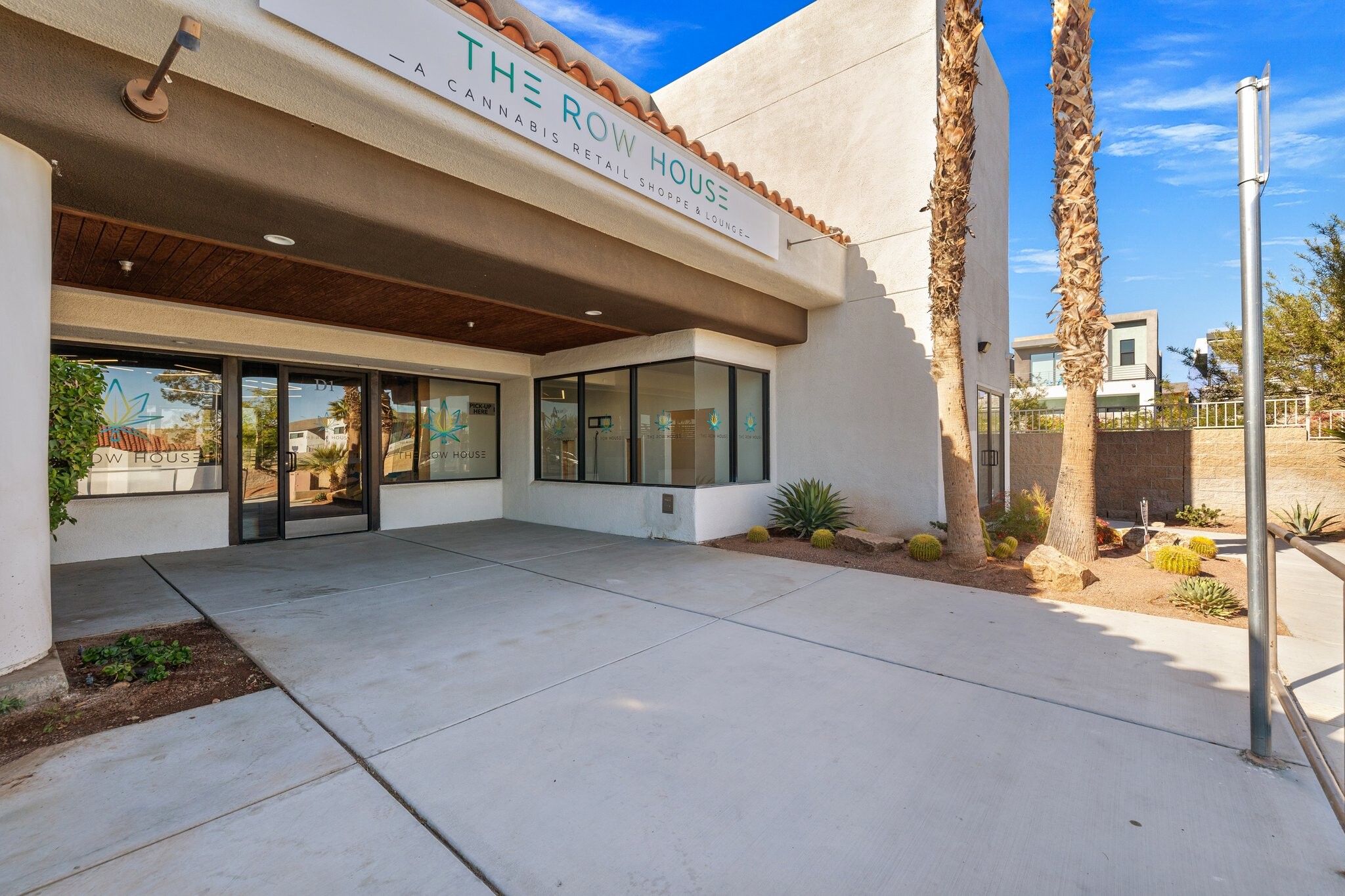 2500-2520 N Palm Canyon Dr, Palm Springs, CA à louer Photo de l’immeuble– Image 1 sur 16