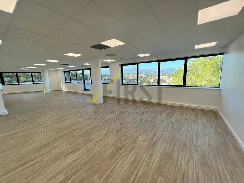 Bureau dans SOPHIA ANTIPOLIS à louer - Photo de l’immeuble – Image 3 sur 12