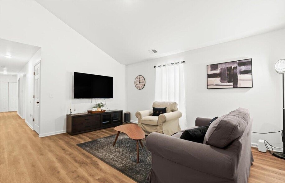 545 Calgary St, Auburn Hills, MI à vendre - Photo intérieure – Image 2 sur 5