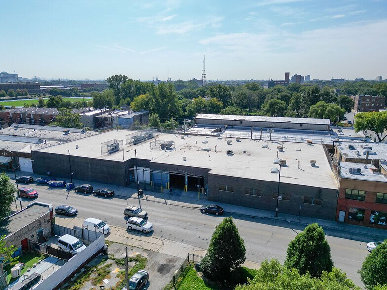 2733 W Harrison St, Chicago, IL à vendre - Photo de l’immeuble – Image 2 sur 45
