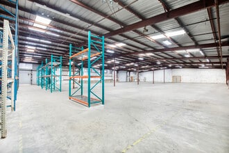 2210 Commerce Point Dr, Lakeland, FL à louer Photo intérieure– Image 2 sur 9