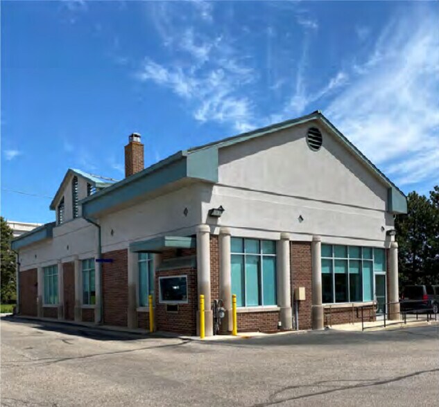 35 W Long Lake Rd, Bloomfield Hills, MI à louer - Photo de l’immeuble – Image 3 sur 11