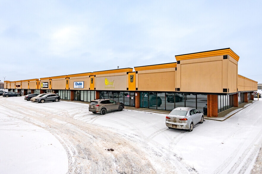 10104-10122 175 St NW, Edmonton, AB à louer - Photo principale – Image 1 sur 3